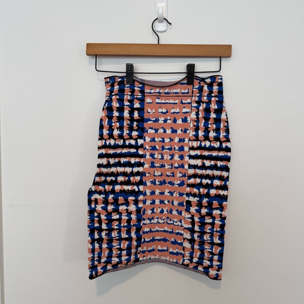 BCBG Stylish Blue and Pink Patterned Skirt SMALL - Picture 3 of 3